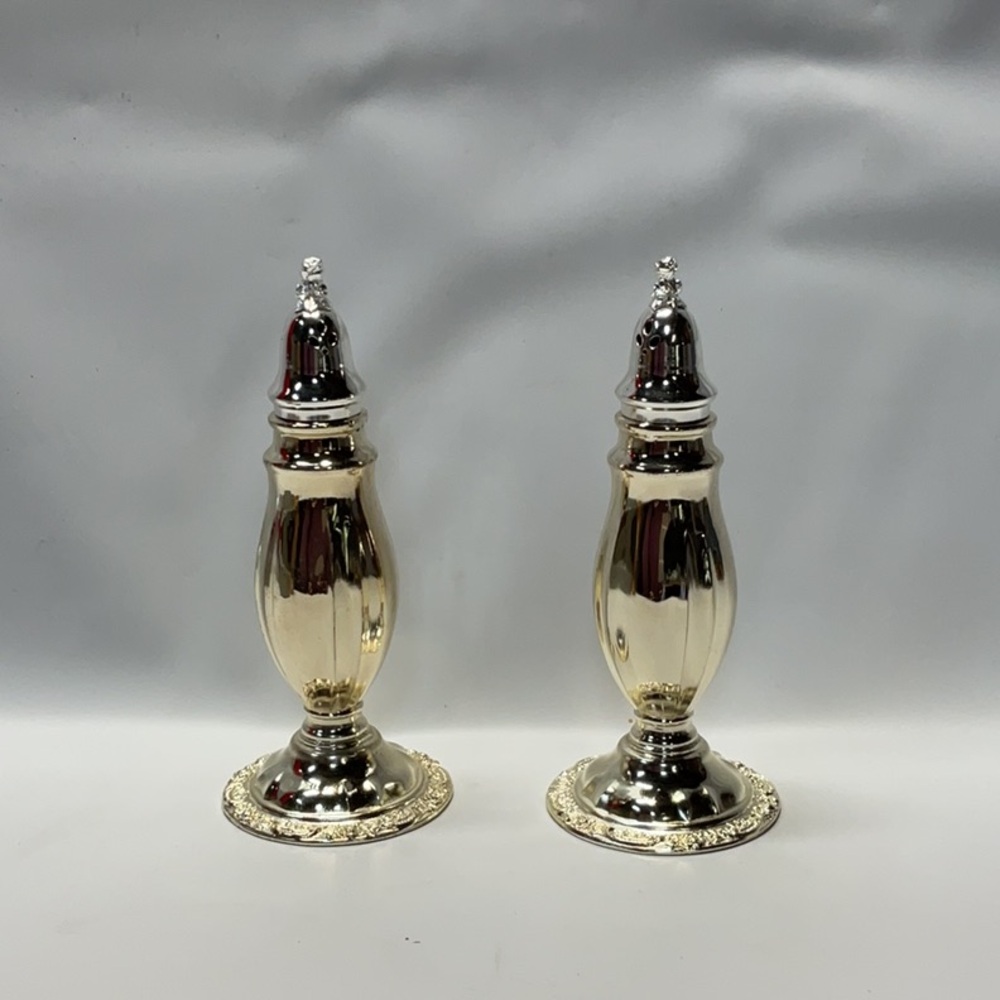 Oneida Du Maurier 1989 Silverplate Salt and Pepper Set 5 1/2 “ tall  New in Box